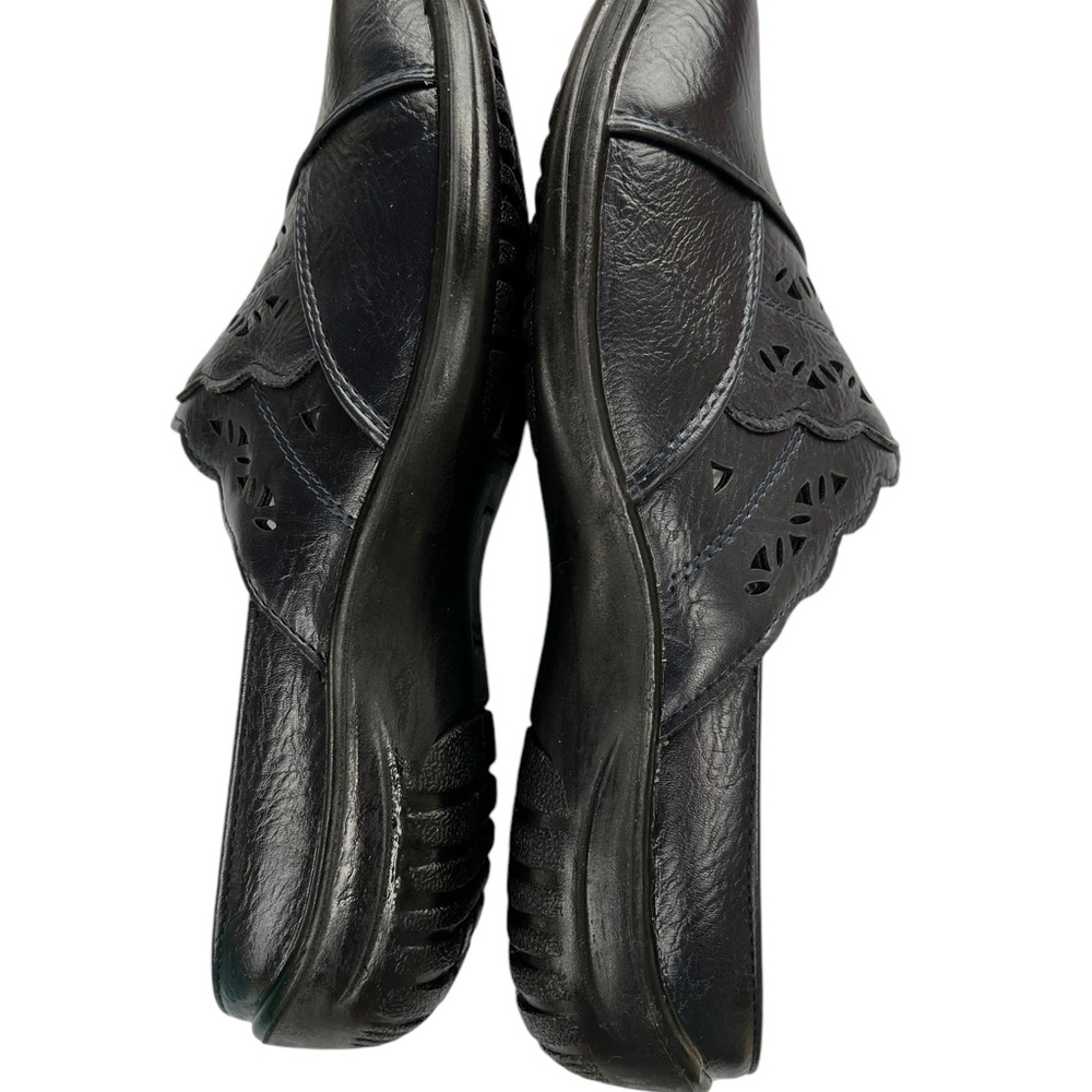 Easy Street Navy Forever Shoe. Size 8. Color: Navy. NEW - Picture 6 of 9
